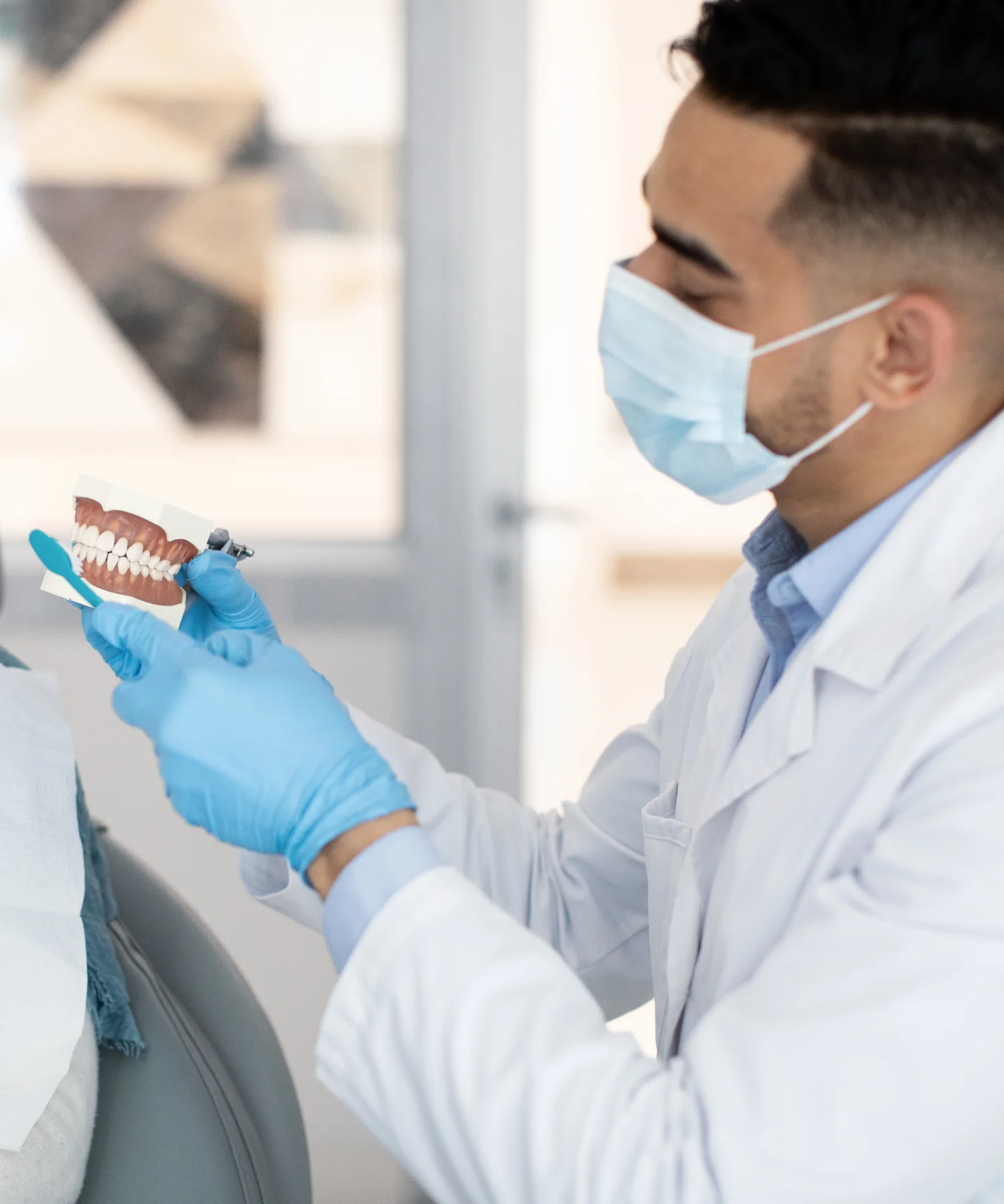 إستشاريون من حملة البورد الأمريكي و الكندي ابتسامتك تهمنا